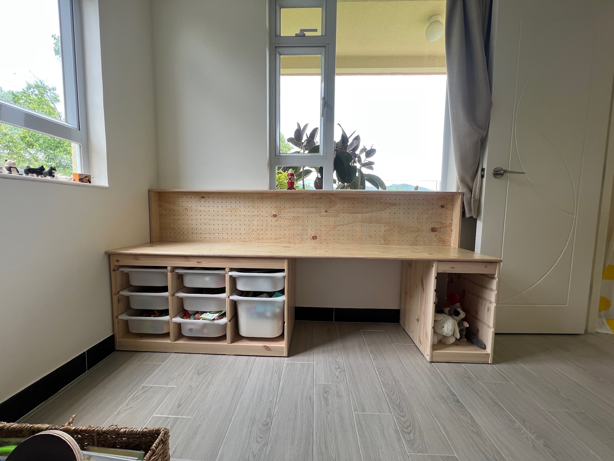 a_collective_space_example_desk