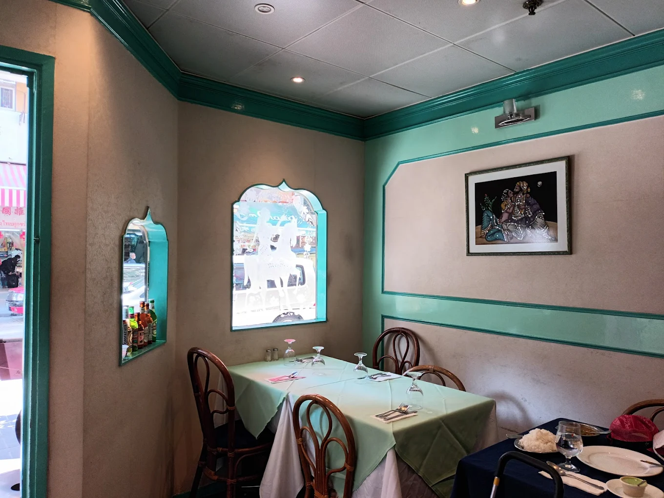 Curry King Indian Restaurant Interior1.webp