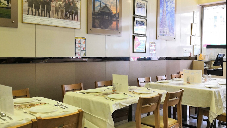 Shaffi's Indian Restaurant_sitting area.png