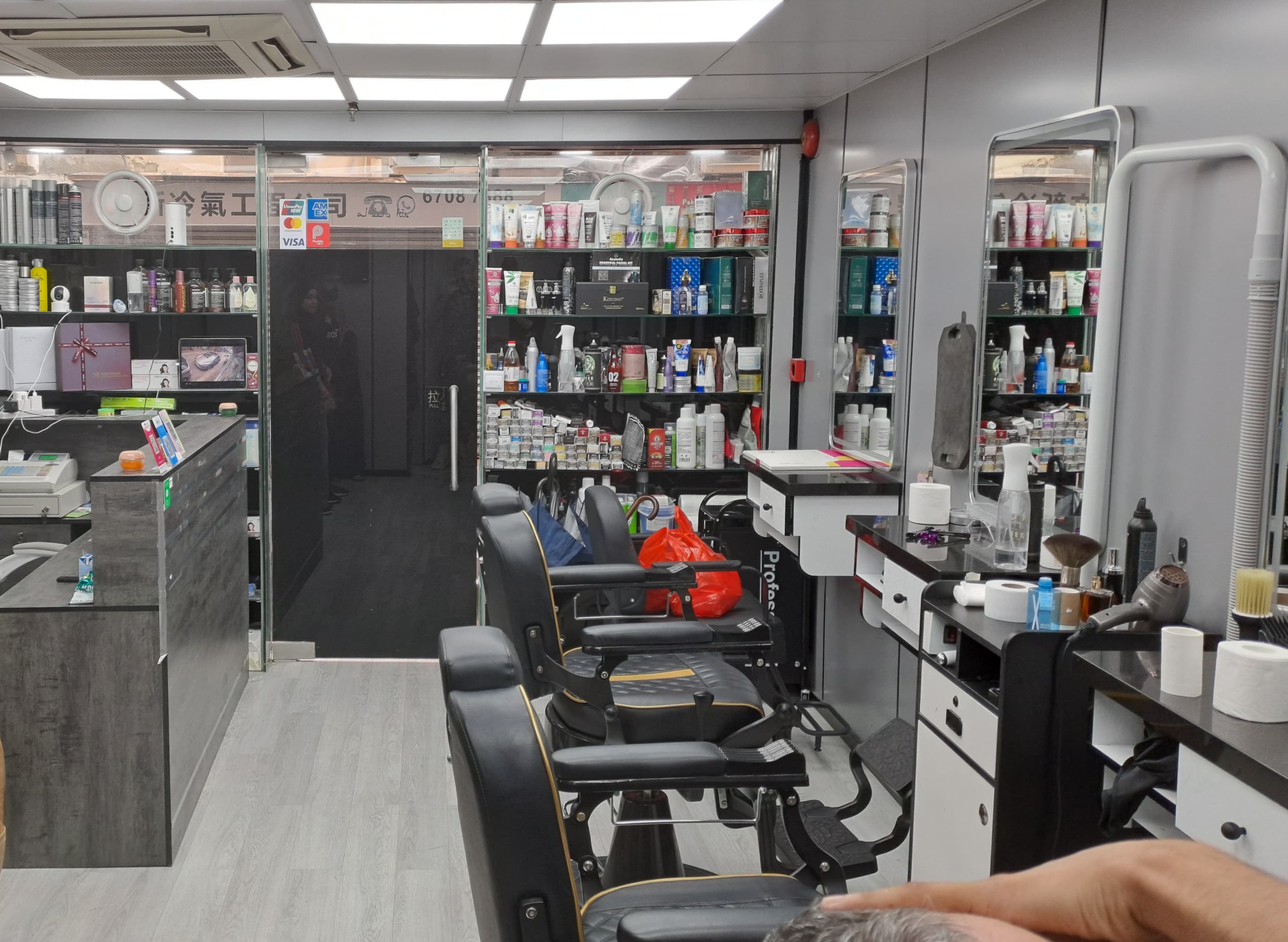 The Khan Salon (gallery)